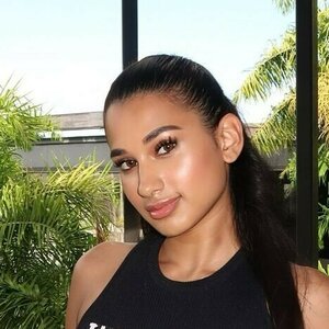 leahhalton_